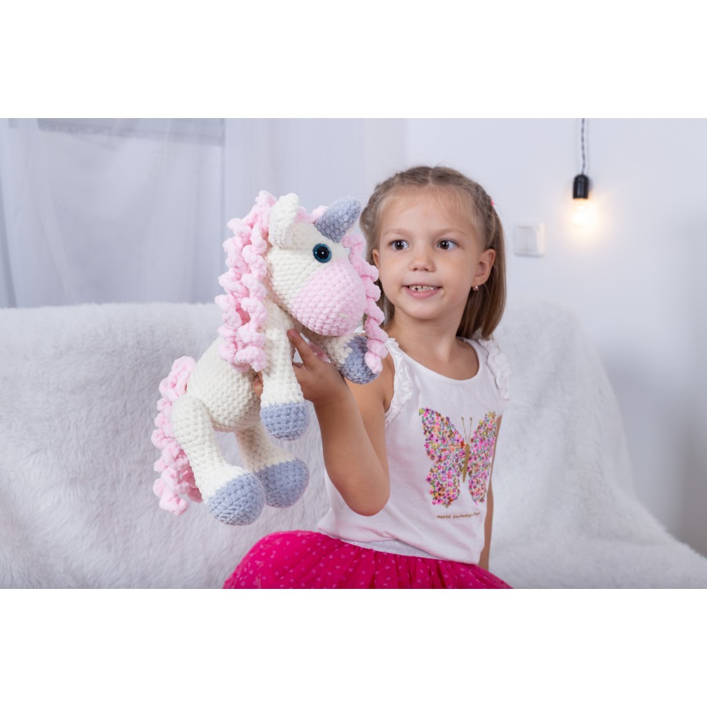 Вязаный плюшевый единорог (игрушка ручной работы)