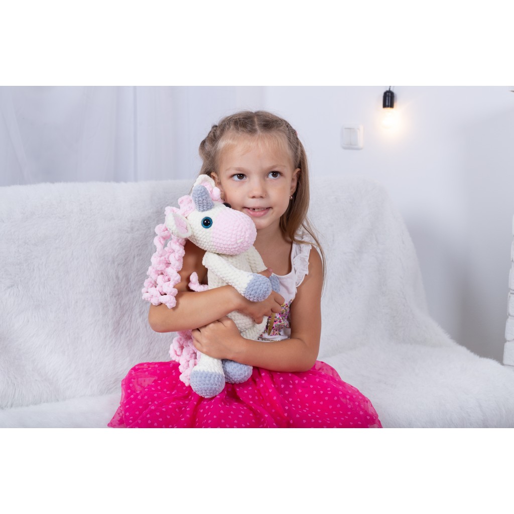 Вязаный плюшевый единорог (игрушка ручной работы)