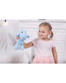 Вязаный плюшевый бегемотик (игрушка ручной работы)